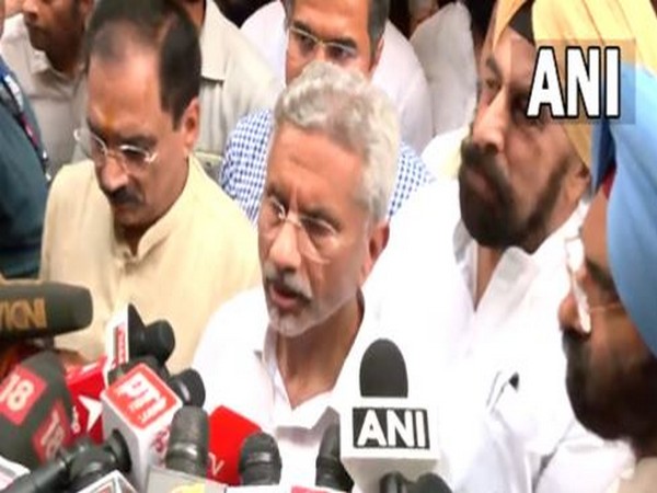 EAM Jaishankar outside a Gurdwara in Delhi. (Photo: ANI)