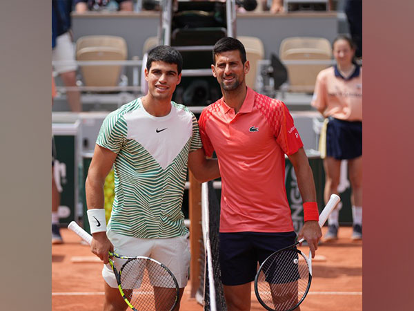 Carlos Alcaraz and Novak Djokovic (Twitter: Photo/rolandgarros)