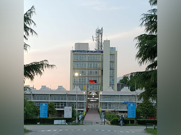 Kashmir University wins 'GATI Achiever' award, secures top position in academic institutions category. (Photo/ANI)