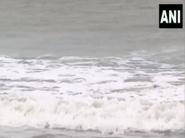 Strong winds, high tides hit Gujarat coast. (ANI/photo)