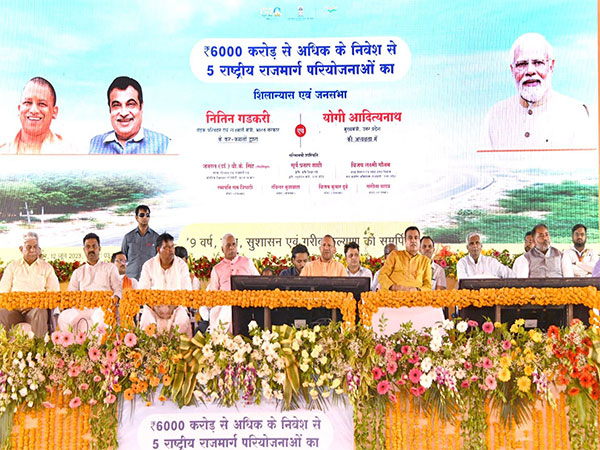 CM Yogi, Nitin Gadkari lay foundation stone of road projects (Photo/ANI)