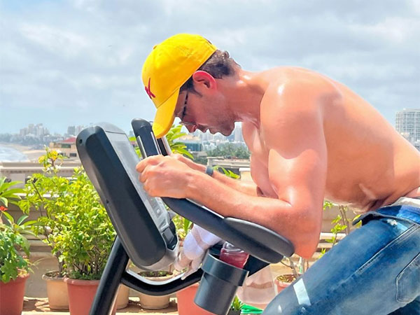 Hrithik Roshan (Image source: Instagram)