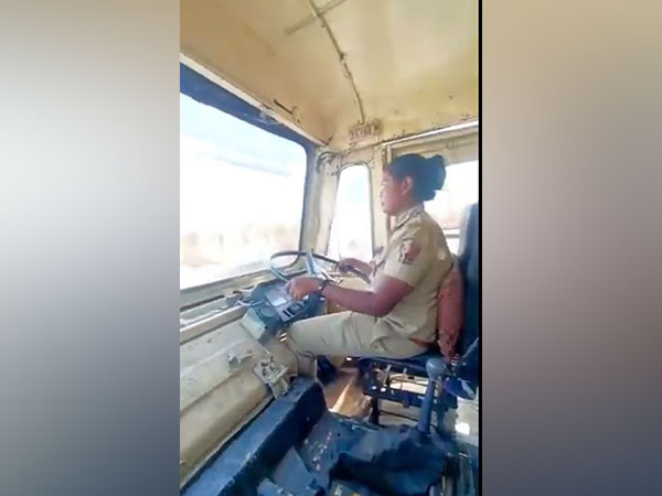 Archana Atram becomes first woman driver of MSRTC(Photo/ Twitter @Dev_Fadnavis)