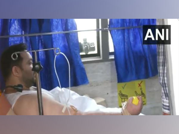 Bihar Deputy CM Tejashwi Yadav donates blood on World Blood Donor Day(Photo/ANI)