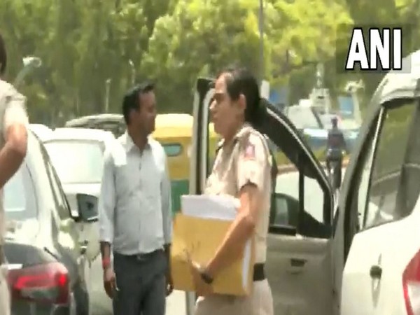 Delhi Police officials at Patiala House Court (Photo/ANI)