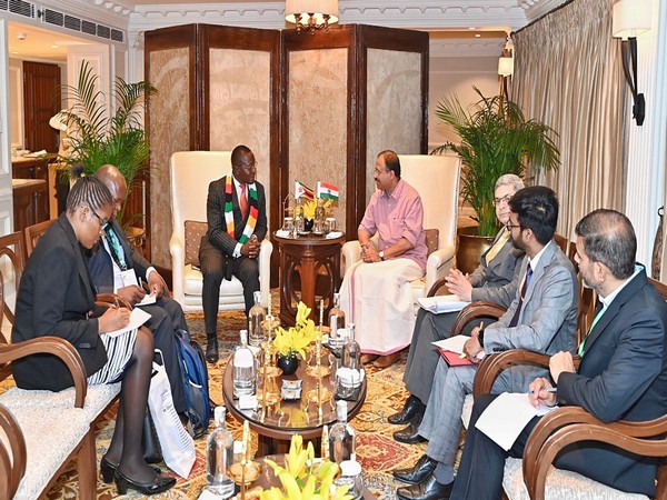 MoS Muraleedharan meets Zimbabwe's Deputy Minister of Foreign Affairs (Source: Twitter/ @MOS_MEA)