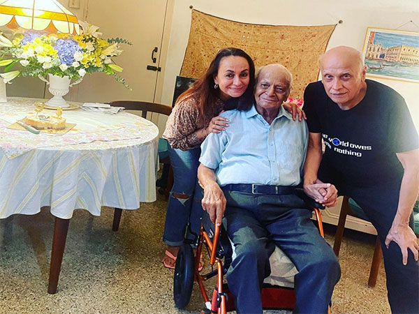 Soni Razdan, Narendranath Razdan, Mahesh Bhatt (Image Source: Instagram)