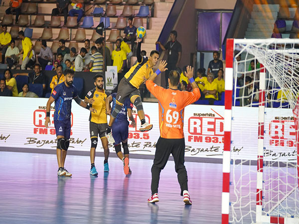 Golden Eagles Vs Garvit Gujarat (Image: Premier Handball League)  