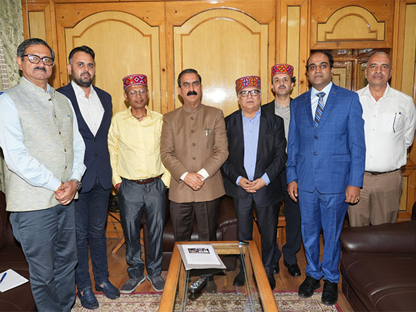 Himachal CM Sukhvinder Singh Sukhu meets IIT professors. (Photo/ANI)