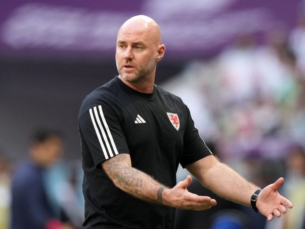 Wales manager Robert Page (Twitter: Photo/Cymru)