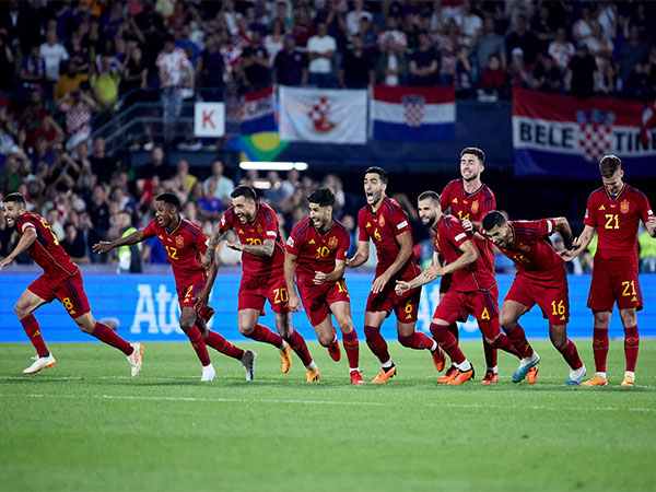 Spain football team celebrating. (Photo- Spain Football Team Twitter)