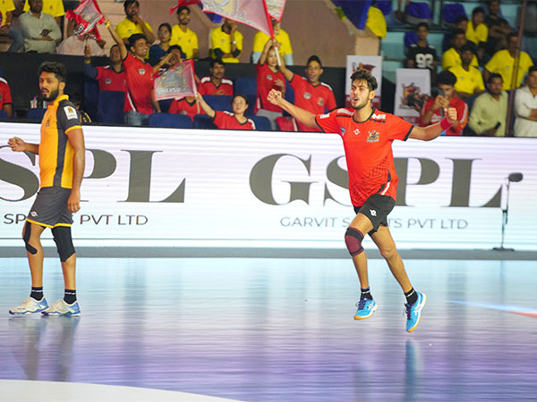 Bhupender Ghanghas of Delhi Panzers celebrates after scoring a goal against Garvit Gujarat in Premier Handball League (Image: PHL)