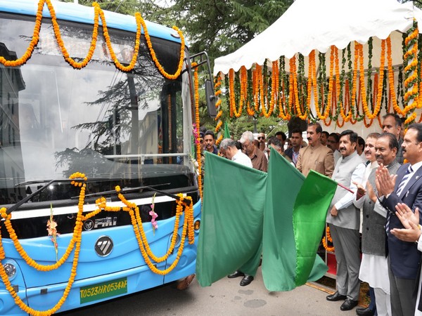 Himachal Chief Minister Sukhwinder Singh Sukhu flags off e-buses in Shimla. (Photo/Twitter: @CMOFFICEHP)
