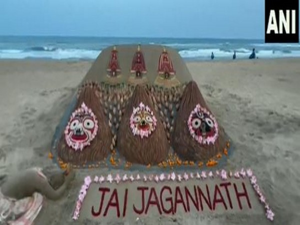 Sudarsan Pattnaik uses 250 coconuts in sand art of lord Jagannath (Photo/ANI)