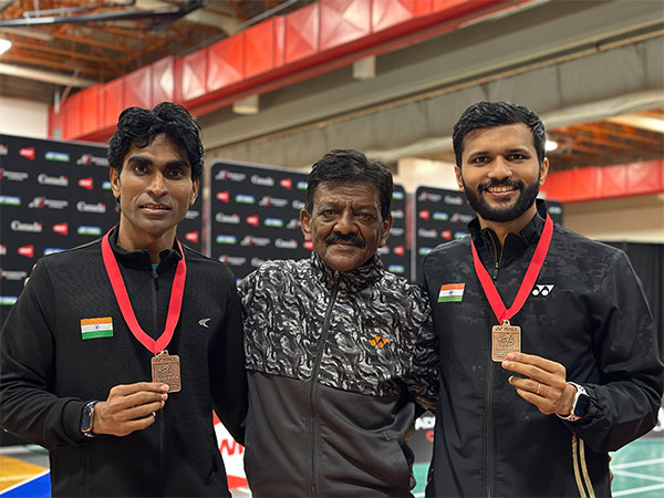 Pramod Bhagat (On left) aSukant Kadam (On right) after winning medals in Canada Para Badminton International (Image: PCI)