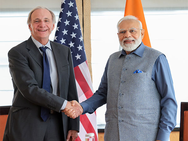 PM Modi with co-founder of Bridgewater Associates Ray Dalio (Image Credit: Twitter/@MEAIndia)
