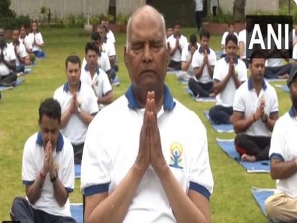 Former President Ram Nath Kovind performs Yoga in Delhi (Photo/ANI)