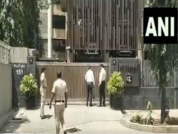 ED conducted raids at various locations in Mumbai in connection with an alleged Covid scam(Photo/ANI)