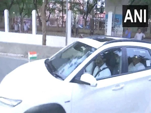 Bihar CM Nitish Kumar at Patna Circuit house to meet Mamata Banerjee (Photo/ANI)