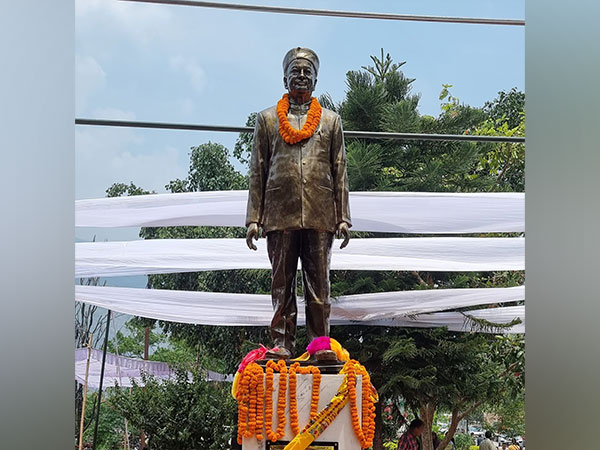 Statue of former CM Himachal Pradesh Virbhadra Singh (Photo/ANI)