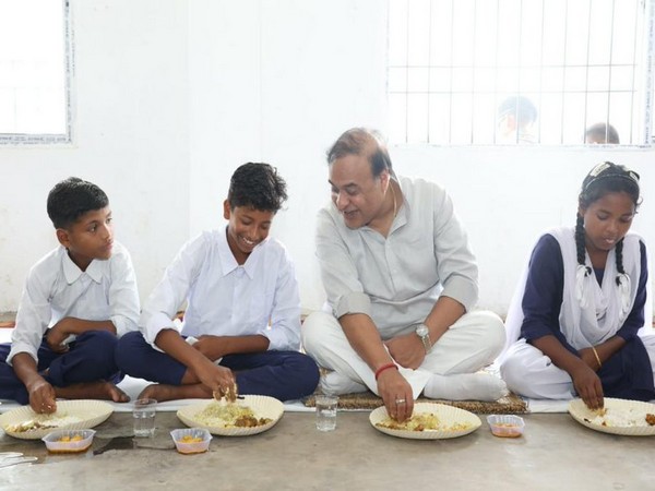 Assam Chief Minister Himanta Biswa Sarma with students. (Photo/ Source: @himantabiswa)