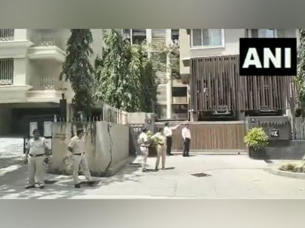 ED conducts raids in 15 locations in Mumbai(Photo/ANI)