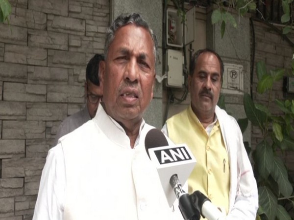 Karnataka Food Minister KH Muniyappa. (Photo/ANI)