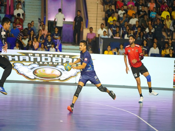 Jyotiram Bhushan Shinde in action during Golden Eagles Uttar Pradesh match against Delhi Panzers in Premier Handball League (Image: PHL)