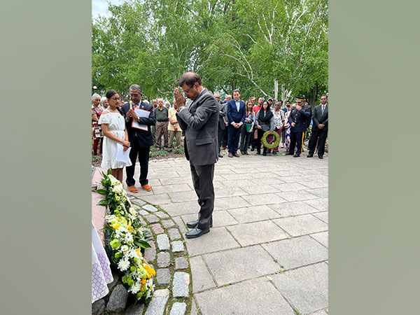 High Commissioner of India to Canada, Sanjay Kumar Verma pays homage to victims of Air India flight 182 Kanishka (Image Credit: Twitter/@HCI_Ottawa)