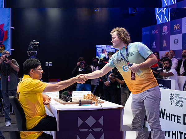Viswanathan Anand and Magnus Carlsen during Global Chess League (Image: GCL)