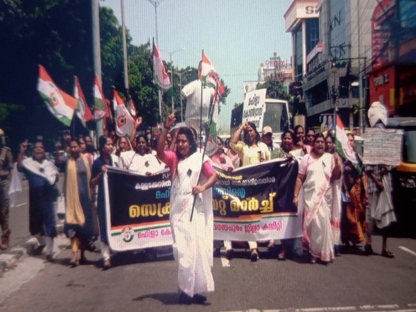 Kerala Pradesh Mahila Congress stage protest against KPCC chief's arrest in Thiruvananthapuram. (Photo/ANI)