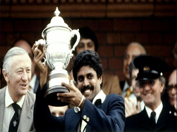 Kapil Dev with World Cup trophy (Photo: Jay Shah/ Twitter)