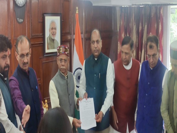 BJP leaders submitting memorandum to HP Governor Shiv Pratap Shukla (Photo/ANI)