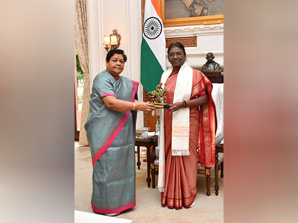 Manipur Governor Anusuiya Uikey and President Droupadi Murmu (Photo/ANI)