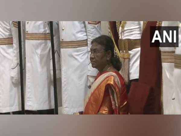 President Murmu confers distinguished service awards (Photo/ANI)