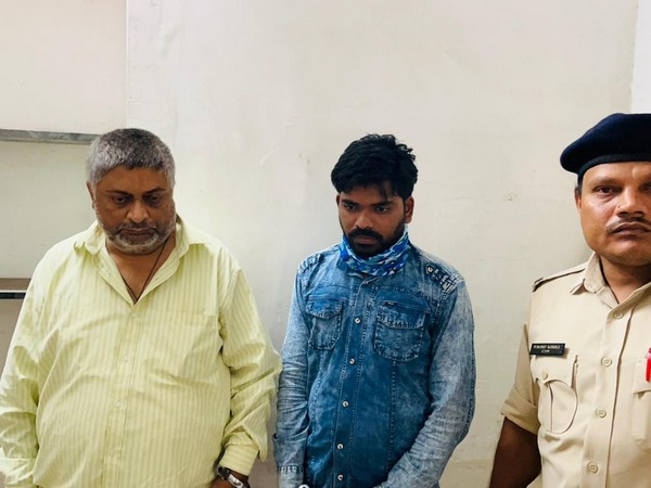 Accused Ashwani Bhatia (54) and Nishant Ingde (24) after the arrest (Photo/ANI)