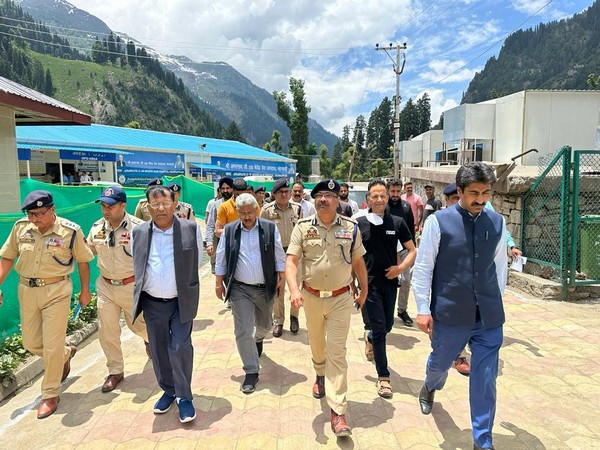 Jammu and Kashmir police review arrangements for Amarnath  (Photo credit: @JmuKmrPolice)