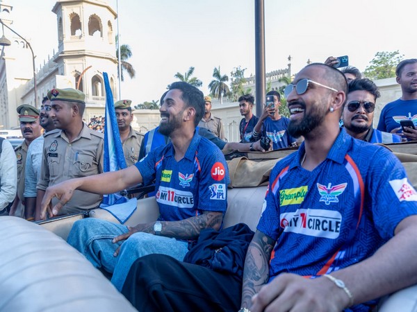 Lucknow Super Giants captain KL Rahul with vice-captain Krunal Pandya engaging with fans (Image: LSG)