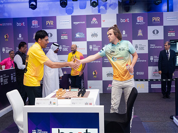 Viswanathan Anand and Magnus Carlsen after their encounter on day-7 of Global Chess League (Image: GCL)