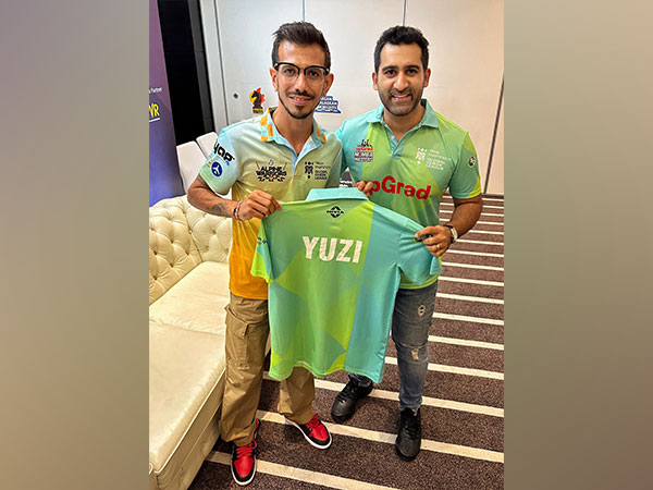 Indian spinner Yuzvendra Chahal presented with Mumba Masters jersey (Image: Mumba Masters media)
