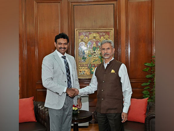 Governor of Eastern province of Sri Lanka Senthil Thondaman, External Affairs Minister S Jaishankar (Image Credit: Twitter/@DrSJaishankar)