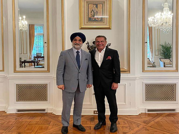 India's Ambassador to US Taranjit Singh Sandhu, US-India Strategic Partnership Forum President Mukesh Aghi (Image Credit: Twitter/@SandhuTaranjitS)