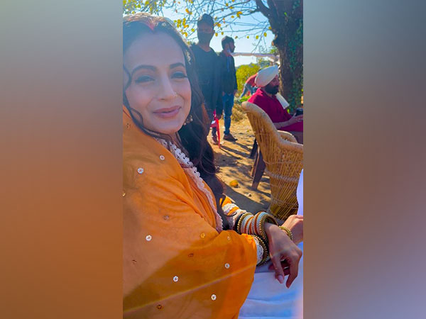 Ameesha Patel on the sets of 'Gadar 2' (Image source: Twitter)