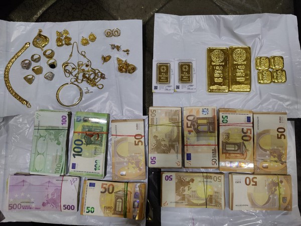 NCB seizes 79,000 euros and 2.5kg gold (Photo/ANI)