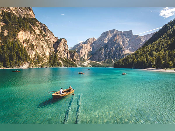 MakeMyTraveling Revolutionizes Your Journeys: Explore, Discover, and Enjoy!