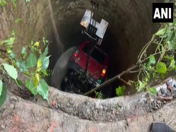 6 died after car fell into well in Hazaribagh (Photo/ANI)
