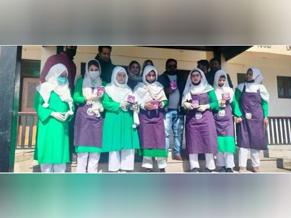 Women's group in Rural Kashmir breaks taboos, produces sanitary napkins (Photo/ANI)