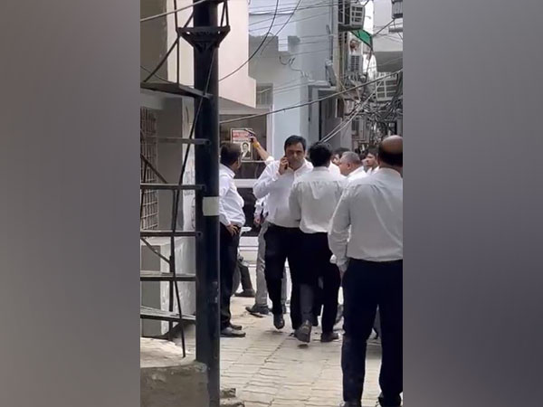 Screengrab from the viral video (Photo/ANI) 