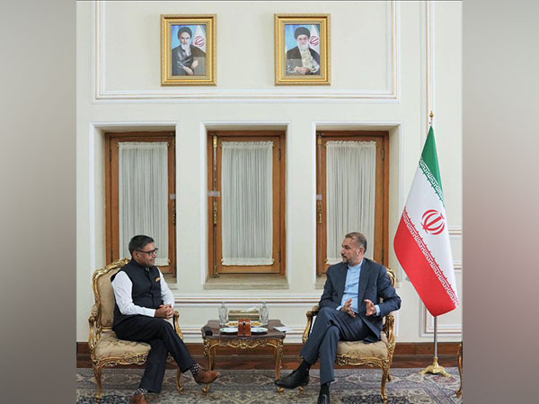 Deputy National Security Advisor meets Iran's Foreign Minister (Source: Twitter/@India_in_Iran)