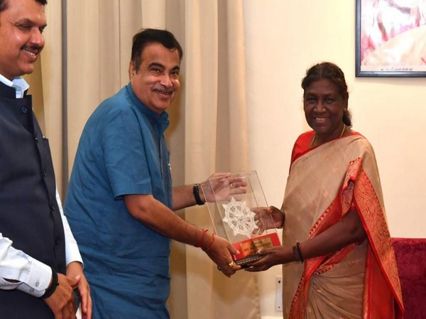 Union Minister Nitin Gadkari meets President Droupadi Murmu at Nagpur Raj Bhavan. (Photo/ANI)